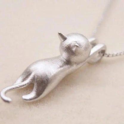 Halsband i 925 sterlingsilver med lekfull kattunge