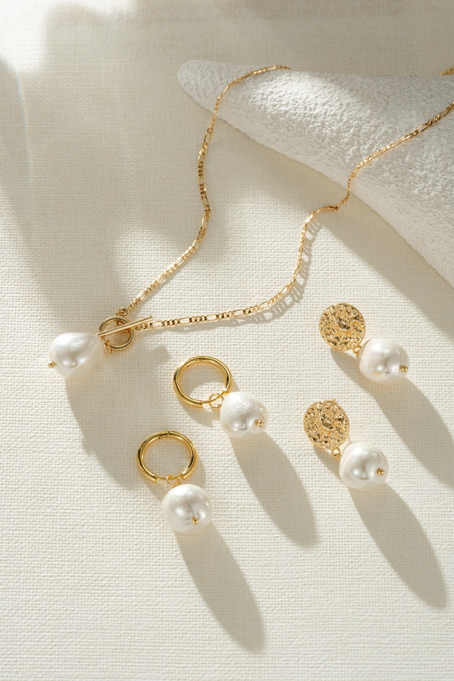 Elegant gyllene pärlhalsband