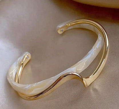 Vitt opal guldarmband 