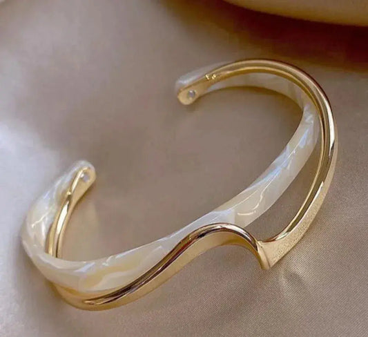 Vitt opal guldarmband 